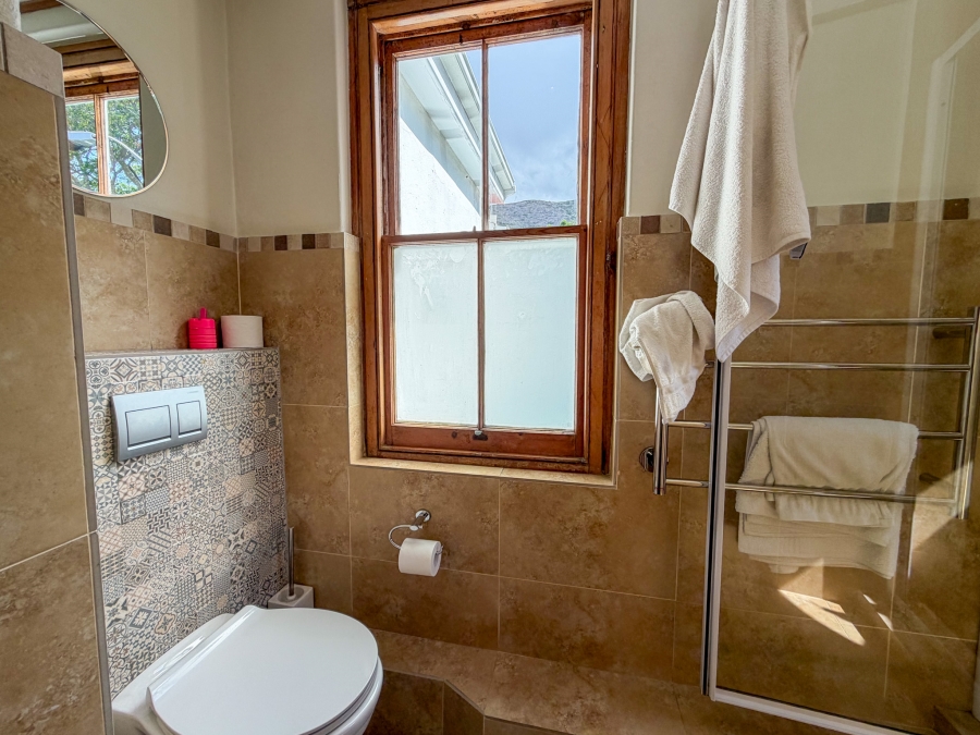 6 Bedroom Property for Sale in Green Point Western Cape